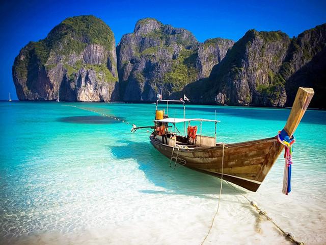 实拍旅顺口退役潜艇，艇内夏天温度高达50度，看看潜艇内部结构环境是什么样的